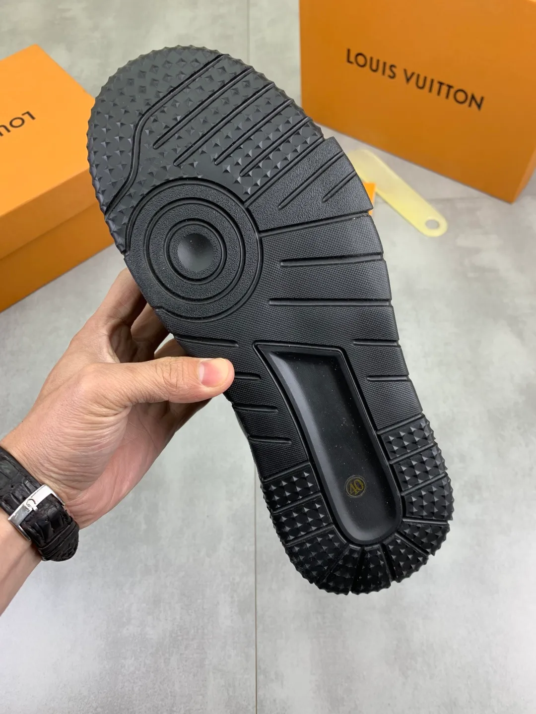 Men's men's shoes 💰P440 new style 💶【LOUIS VUITTON) new high top🍀LV Louis Vuitton *—— LV classic high top trendy shoes! Made of imported original soft calfskin, water-dyed pigskin lining. Original wear-resistant rubber outsole! High quality products! Code number: 38-44 Color: 3️⃣ colors available